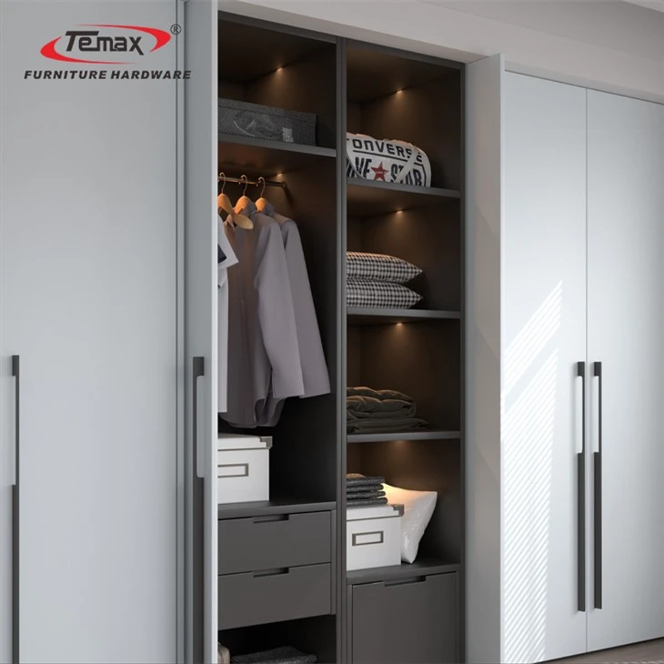 Temax Space -oszczędny system drzwi kieszeniowych do szafy M73GA